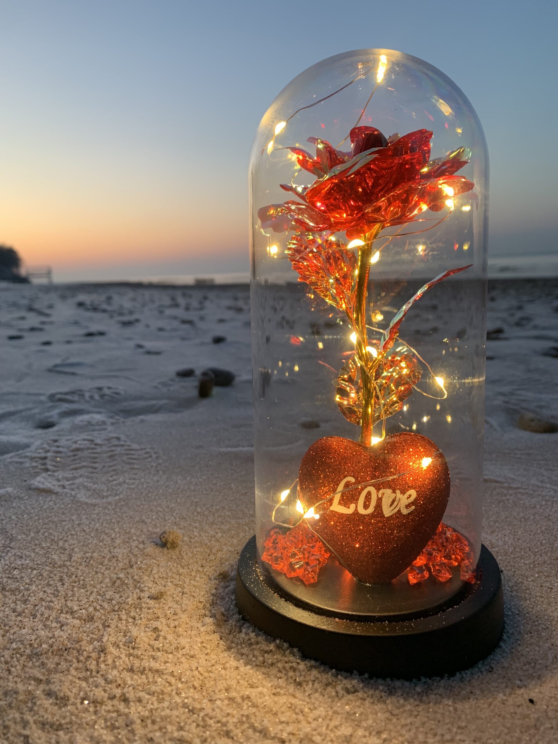 Wieczna Róża w Kopule z Oświetleniem LED Sercem Koralikami Czerwona 21x11cm - obrazek 9