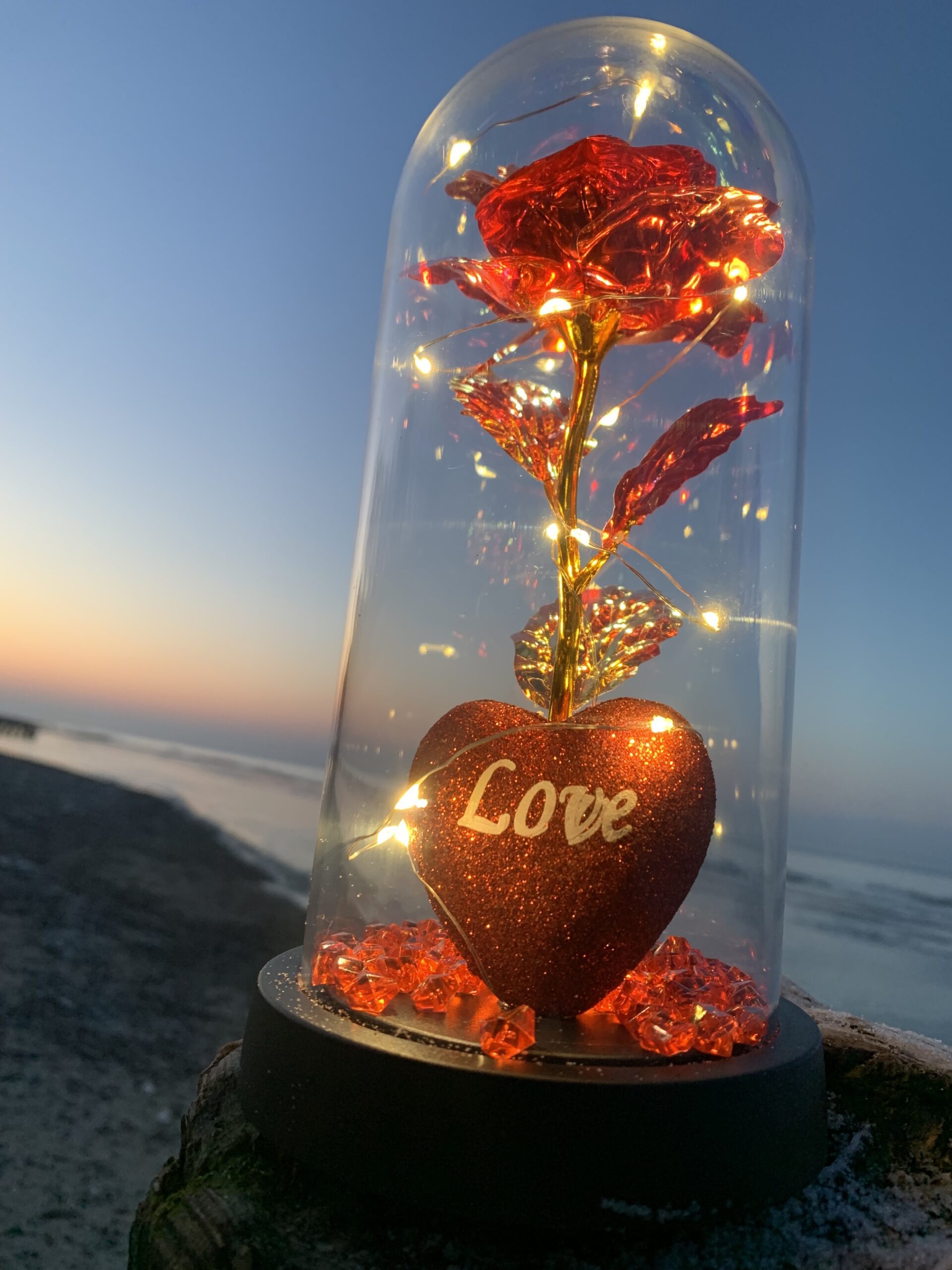 Wieczna Róża w Kopule z Oświetleniem LED Sercem Koralikami Czerwona 21x11cm - obrazek 10