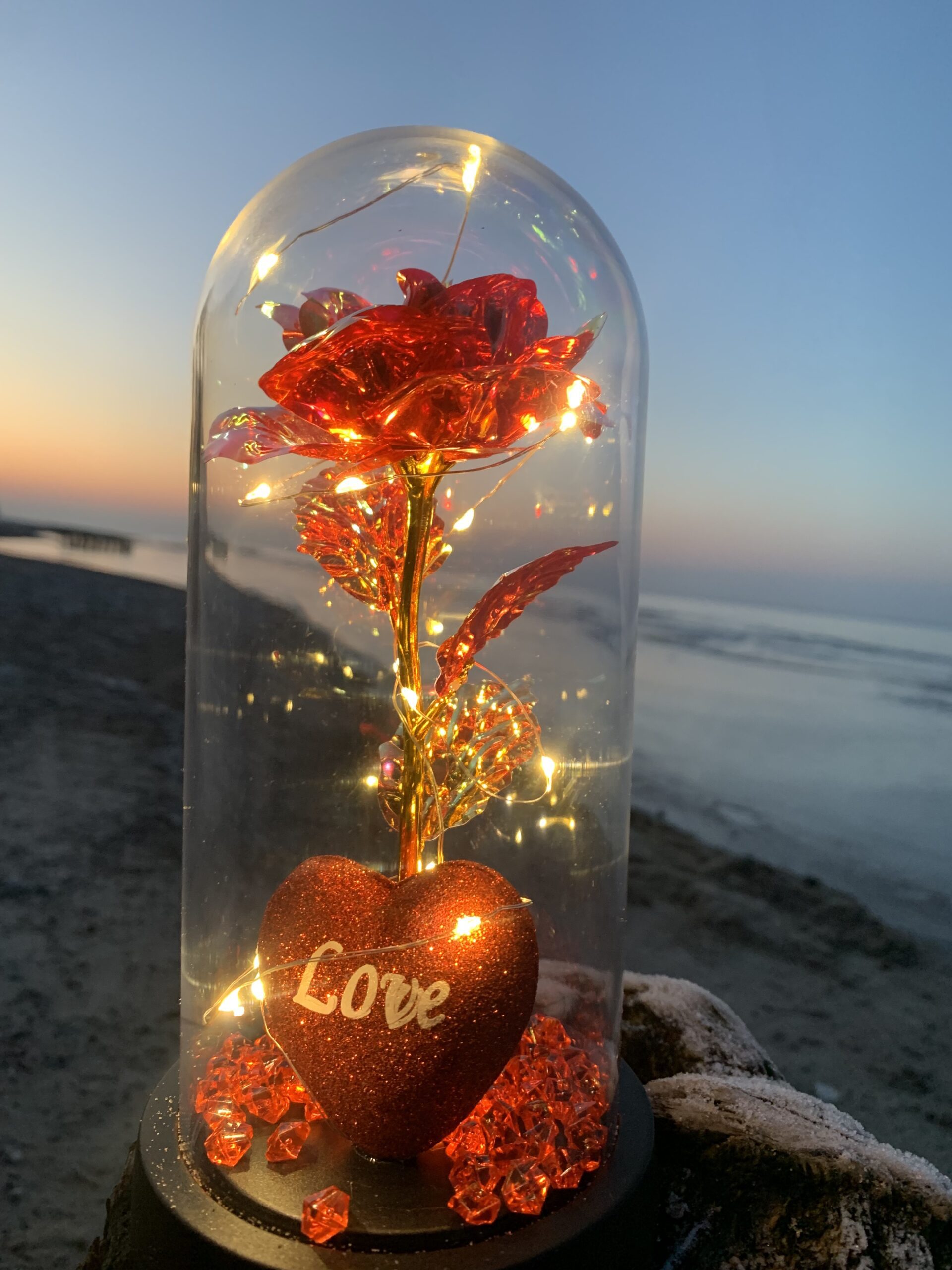 Wieczna Róża w Kopule z Oświetleniem LED Sercem Koralikami Czerwona 21x11cm - obrazek 12